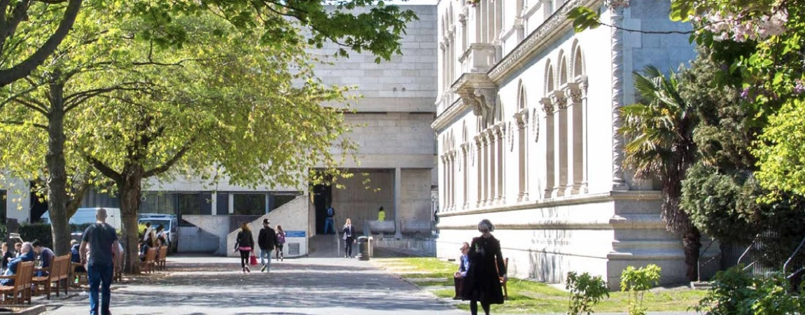 People walking beside the Museum Building TCD