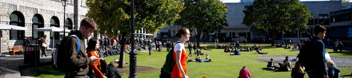 Students walking by Fellow's Square and the Old Library.