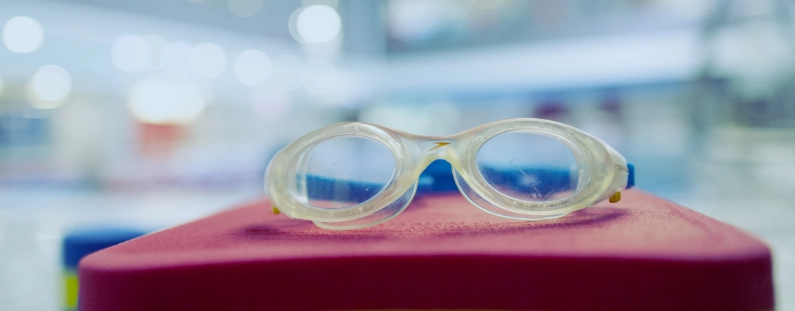 Children's swim goggles