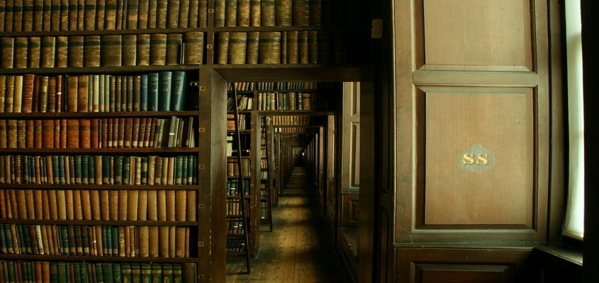 Books on a book shelf at the old library TCD