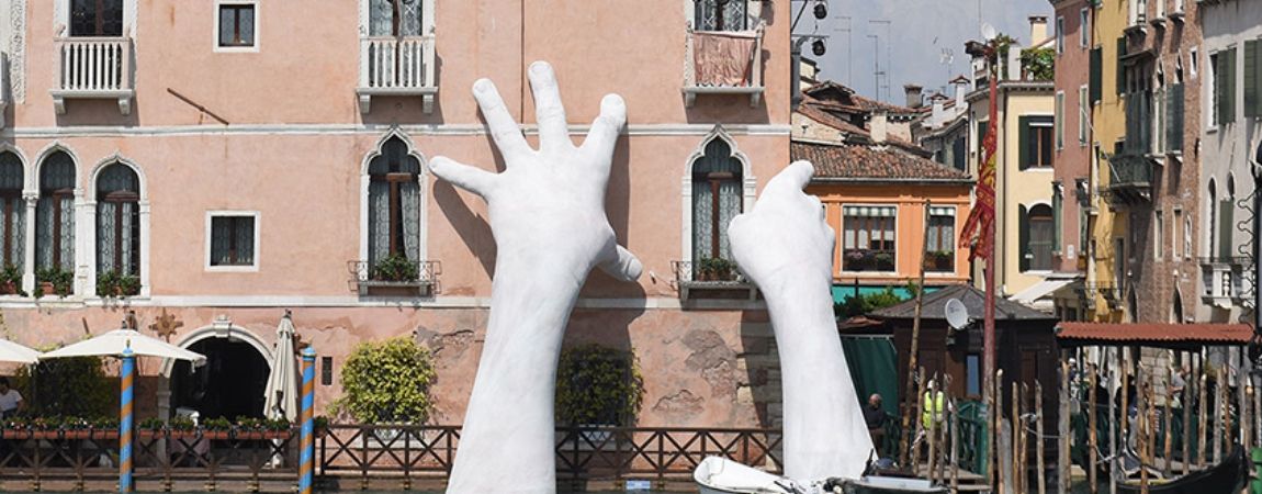 Giant Hands of Venice's Grand Canal – Venice, Italy - Atlas Obscura