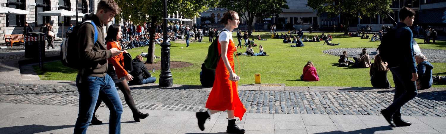 Students walking by Fellow's Square and the Old Library.