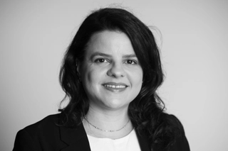 Dr. Camila Carvalho