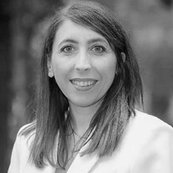 Dr. Dania Movia
