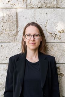 Dr Annika Mies