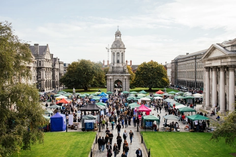 Col&aacute;iste na Tr&iacute;on&oacute;ide sa 161&uacute; h&aacute;it i Rang&uacute; THE ar Ollscoileanna an Domhain