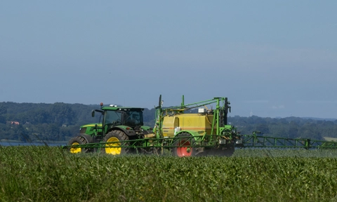 Range of pesticides, including neonicotinoids, found in pollen of different bee species
