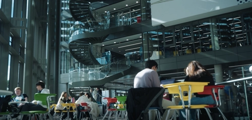 Picture of students in TBS foyer