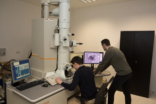 The JEOL 2100 LaB TEM