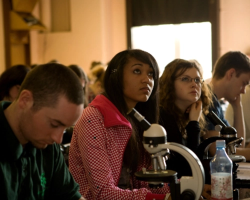 Students in an engineering lab
