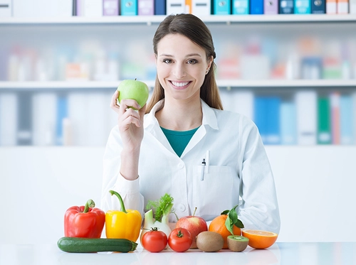 Nutritional student holding apple.