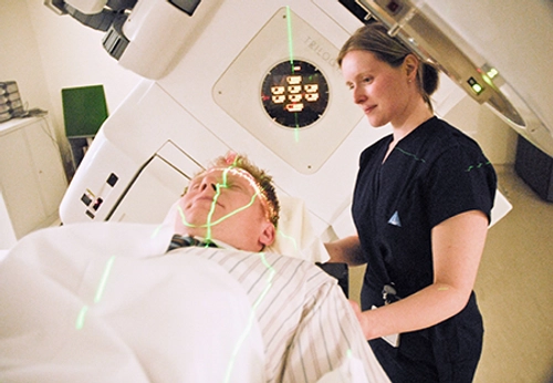Medical students in radiation therapy