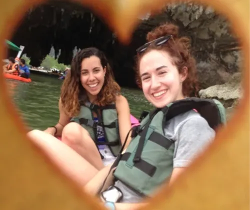 Ellen Morrisey with fellow student in canoe during her Study Abroad in Singapore