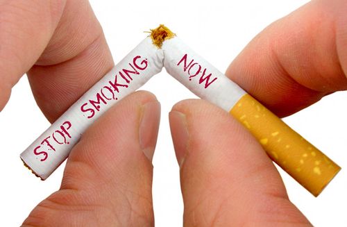 Stop smoking now, a cigarette being broken