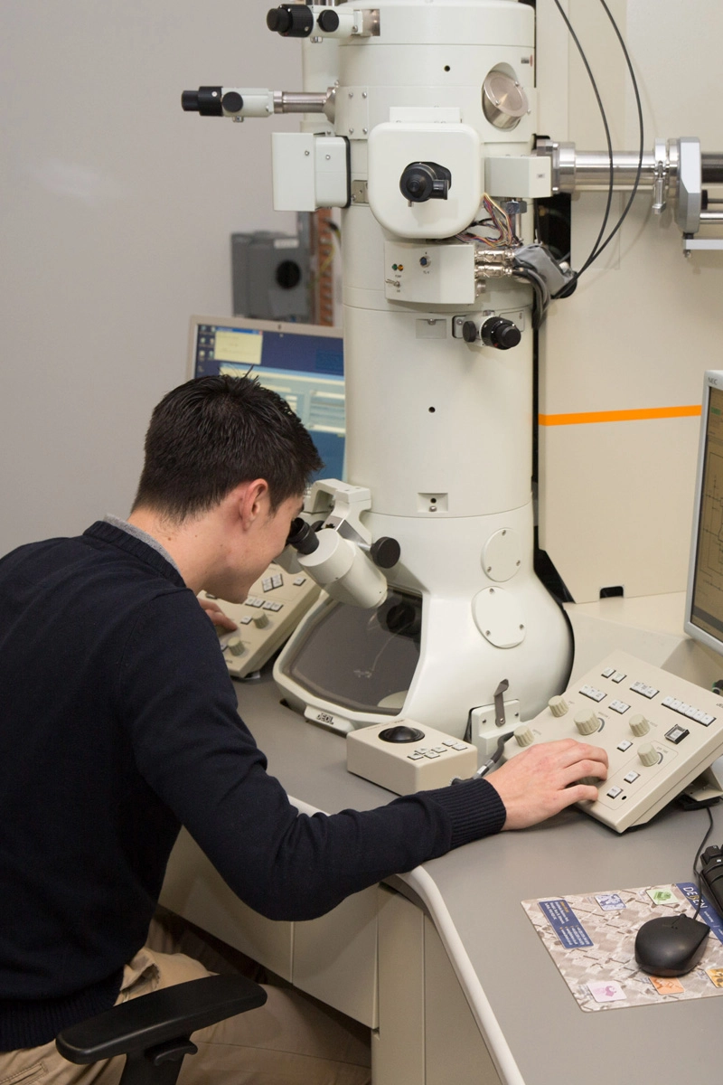 JEOL 2100 LaB TEM