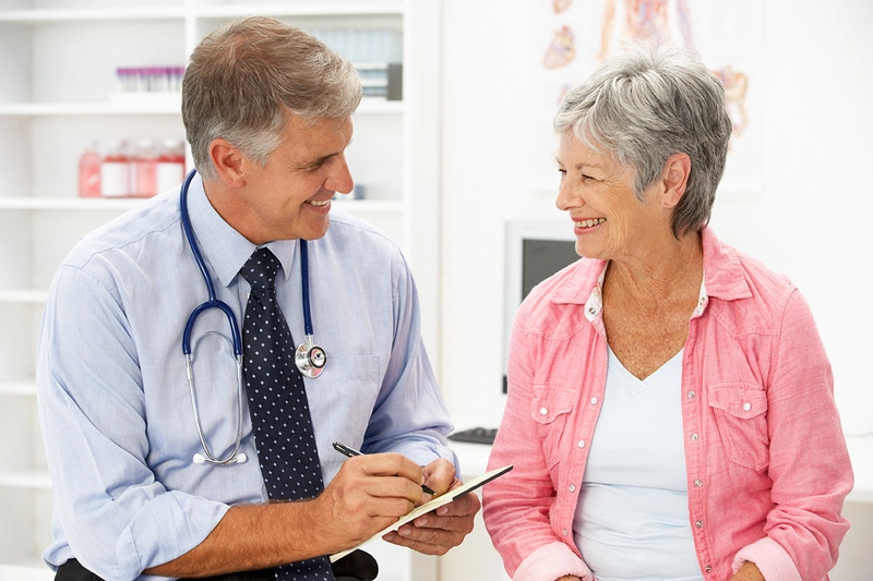 patient with pink shirt and gp