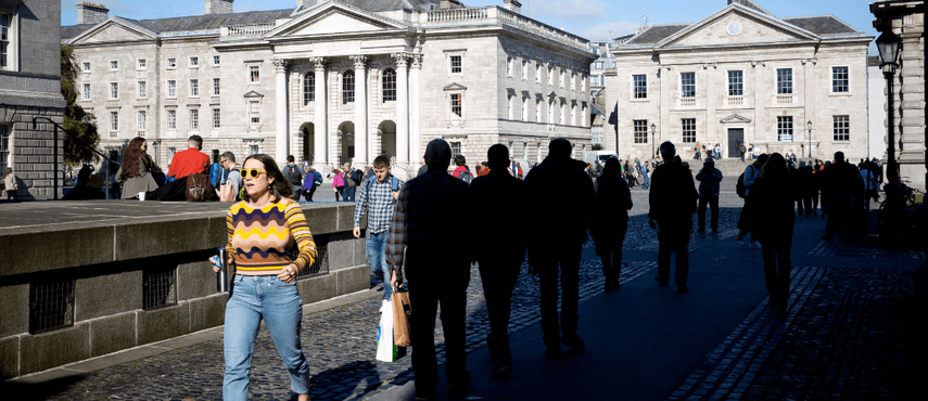 Students walking toward Trinity's Front Square.