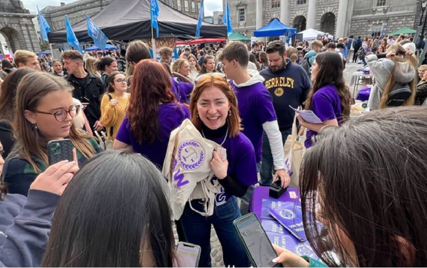 Law School Junior Fresh Orientation gathering on Parliament Square TCD