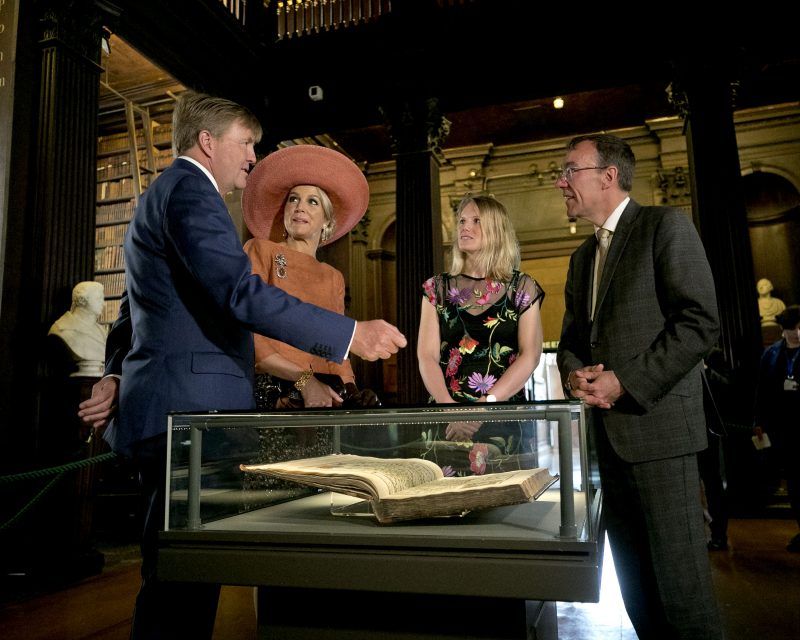 King Willem-Alexander and Queen Máxima view an item from the Fagel Collection with Laura Shanahan and Professor Chris Morash in the Old Library.