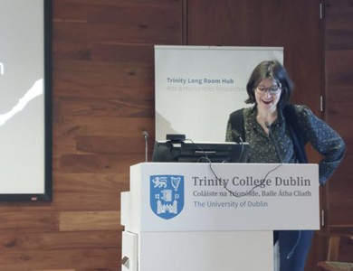 Ellen Orchard speaking at the Queer/Cuir Poetry Now symposium