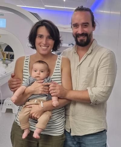 Baby Maeve Truzzi-Scott attends her 2-month Foundcog scan with her mum, Dr Anna Truzzi (coauthor), and her dad, Dr Ian Cecil Scott. Cusack Lab. © 2026. Licensed under CC BY-NC-ND 4.0