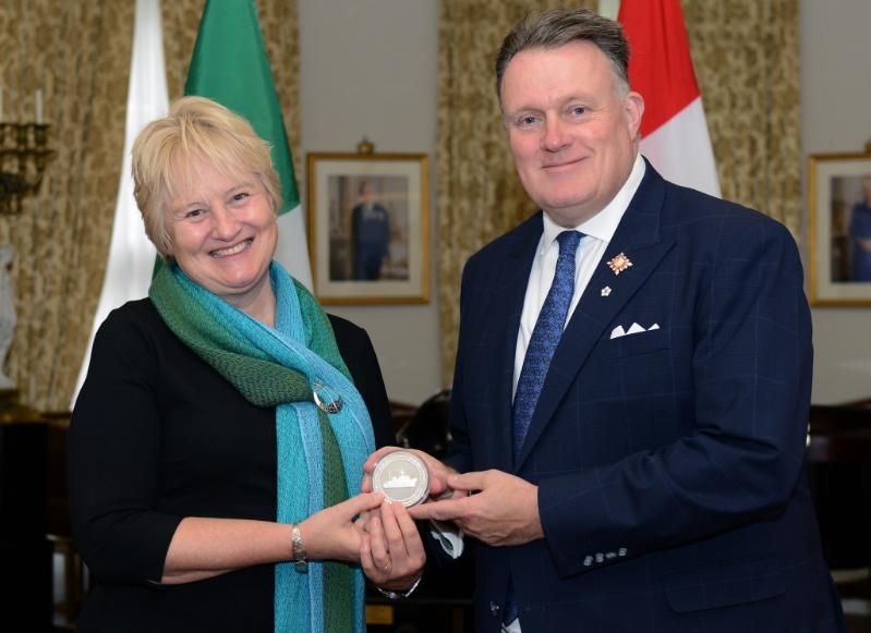 Prof. Karen Wiltshire receives her A.G. Huntsman Award.