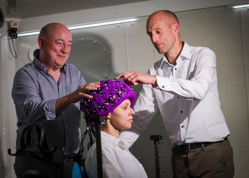 Picture Pictured in Ireland’s first OPM-MEG system in Trinity College Institute of Neuroscience are:  Professor Redmond O’Connell, School of Psychology and Trinity College Institute of Neuroscience  PhD candidate Daria Monakhovych, School of Psychology and Trinity College Institute of Neuroscience  Ciaran Conneely, Operations Manager of Trinity College Institute of Neuroscience