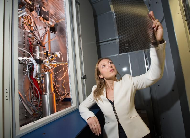 Prof. Valeria Nicolosi in the lab.