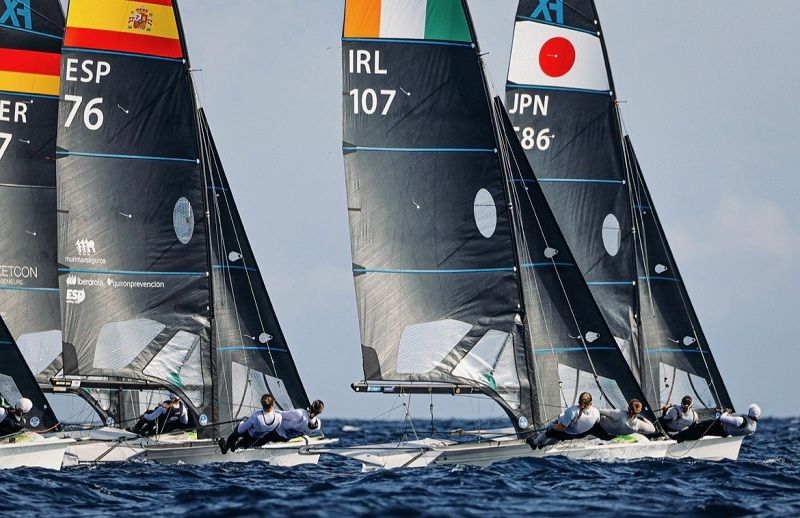 Erin McIlwaine & Ellen Barbour sailing racing photo