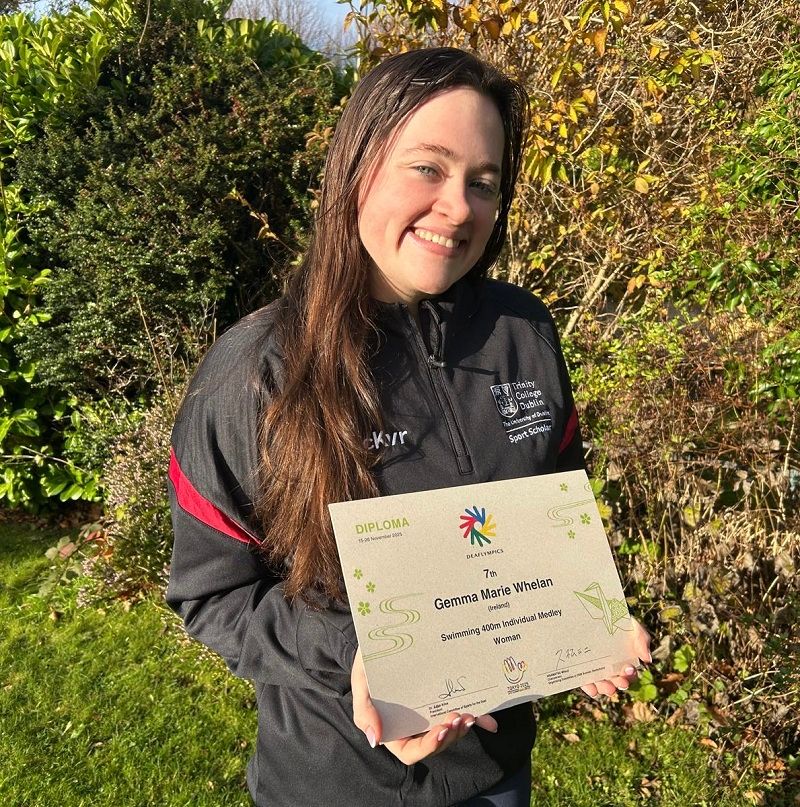 Gemma Whelan holding her 400m individual medley cert Deaflympics 2025